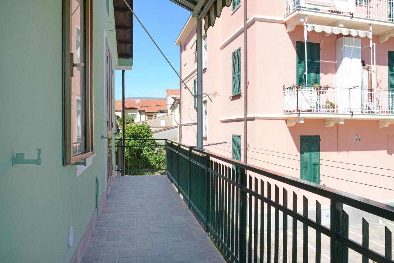 Agriturismo La Casa Degli Zii アルベンガ エクステリア 写真